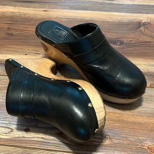 Aldo black leather clogs size 7